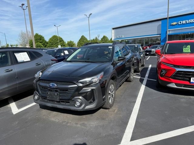 Used 2023 Subaru Outback Premium AWD/4WD image 3