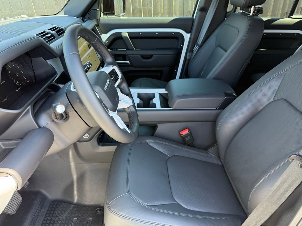 New 2026 Land Rover Defender 130 X-Dynamic SE image 10