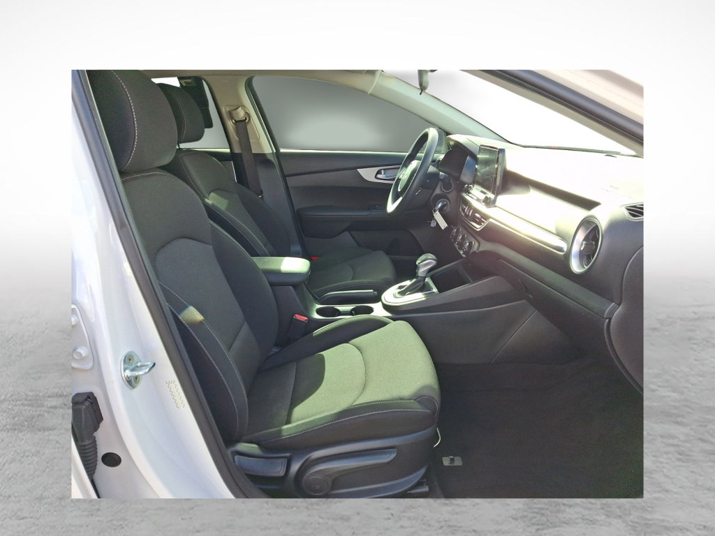 Used 2023 Kia Forte LXS image 11