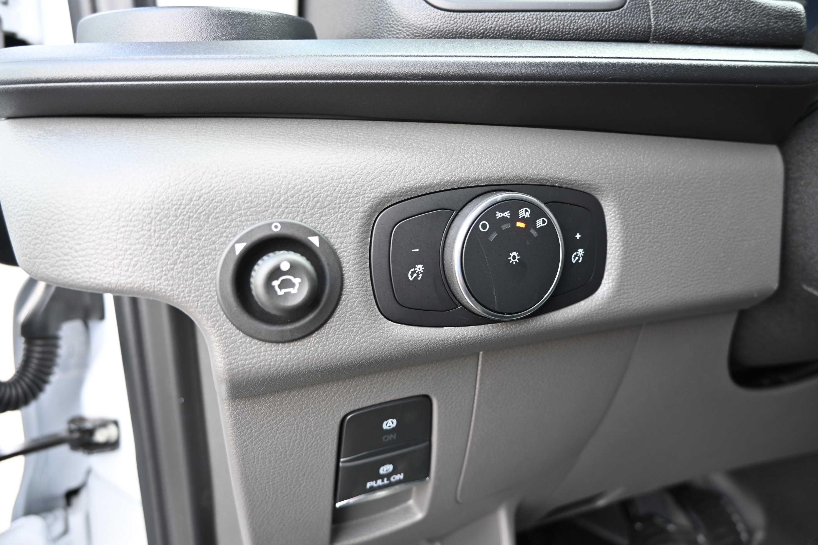 New 2026 Ford Transit 250 148 Medium Roof w/ Load Area Protection Package image 18