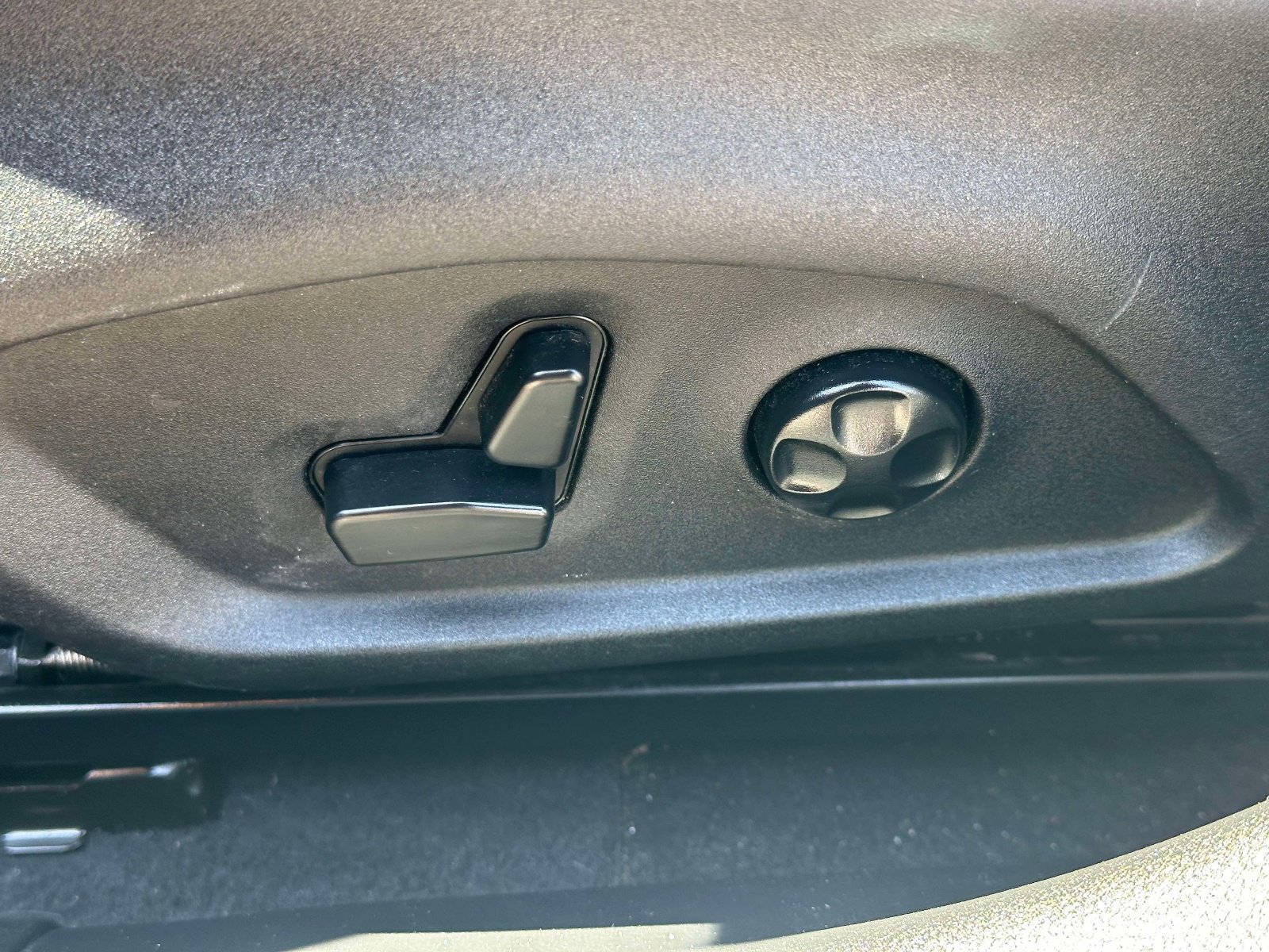 Used 2018 Jeep Compass Latitude w/ Popular Equipment Group image 19