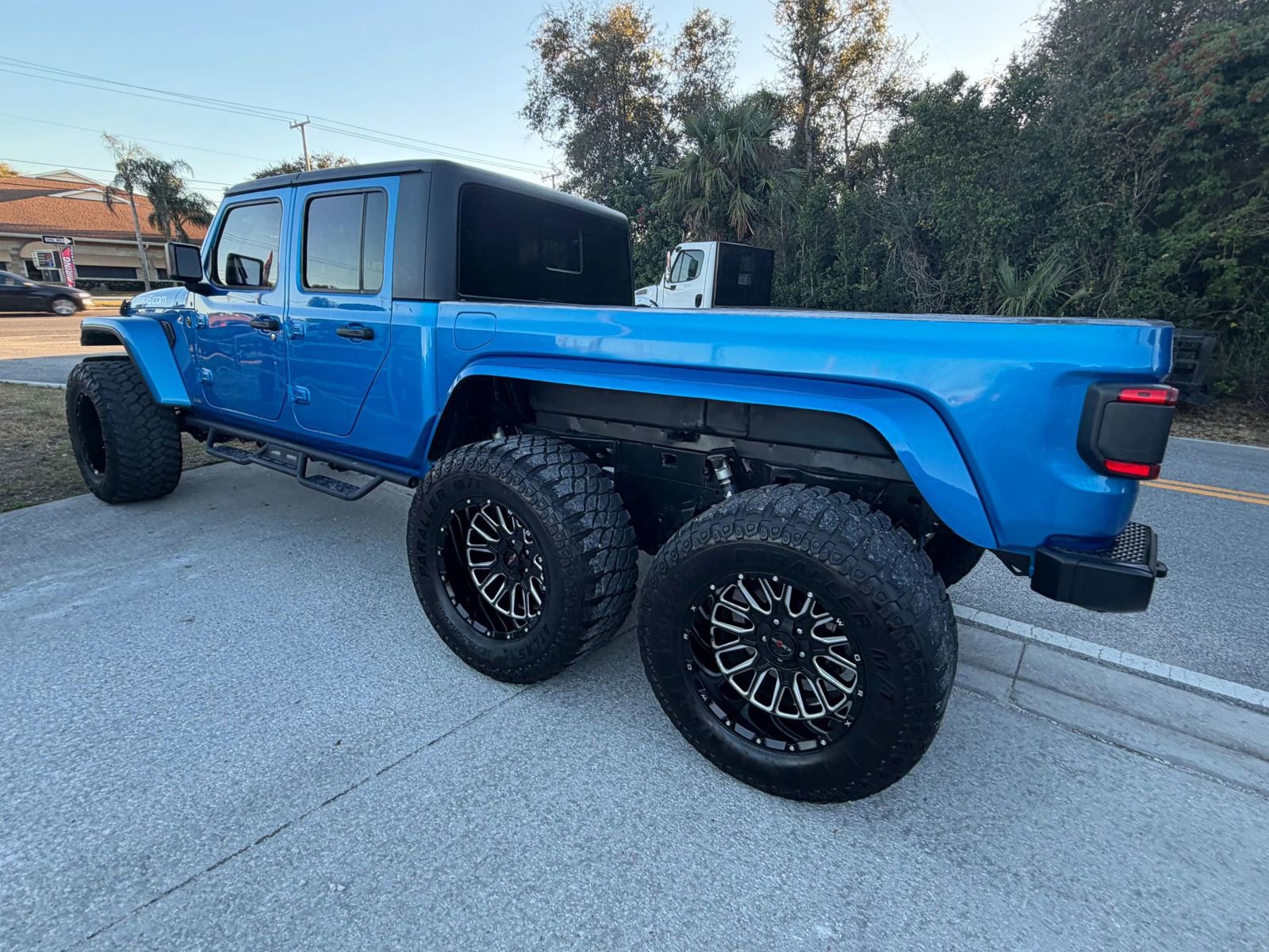 Used 2022 Jeep Gladiator Sport AWD/4WD image 10