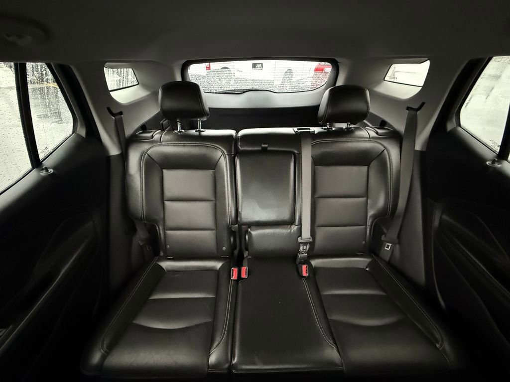 Used 2023 GMC Terrain SLT image 26