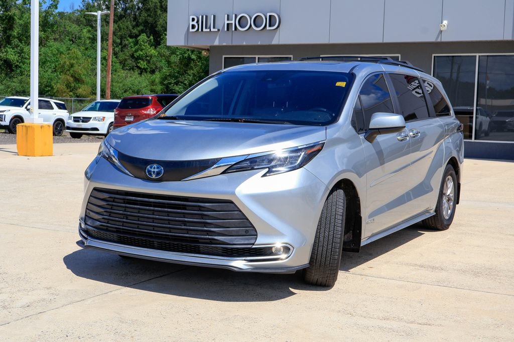Used 2021 Toyota Sienna XLE FWD image 26