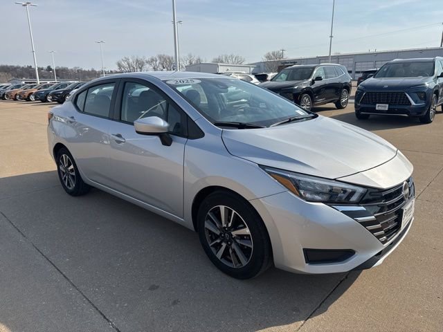 Used 2025 Nissan Versa SV image 1