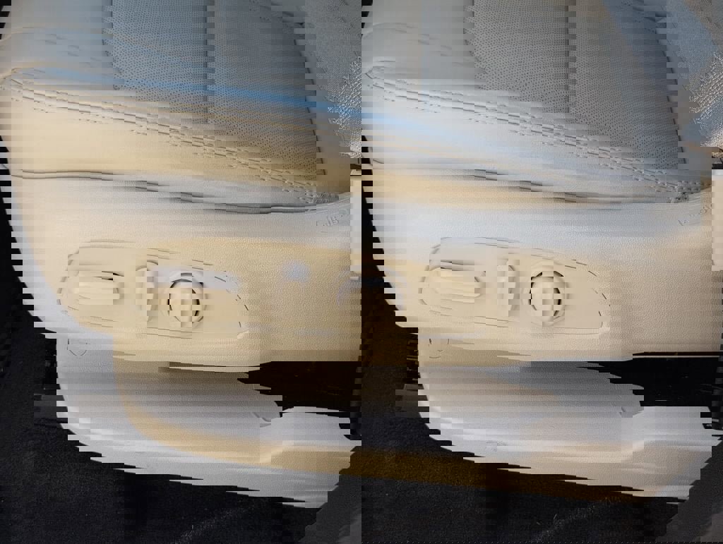 Used 2023 Buick Enclave Essence w/ Experience Buick Package image 13