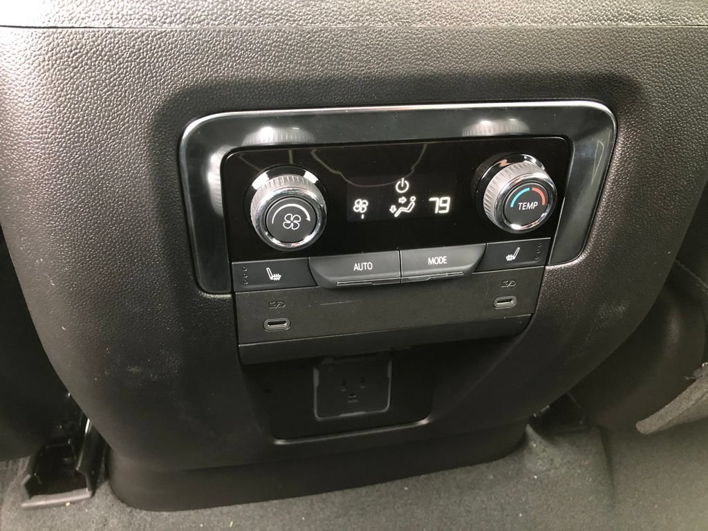 Used 2025 Chevrolet Suburban Premier AWD/4WD image 11