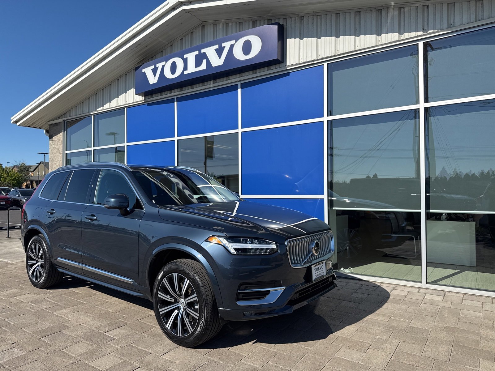 Used 2025 Volvo XC90 B5 Core image 1