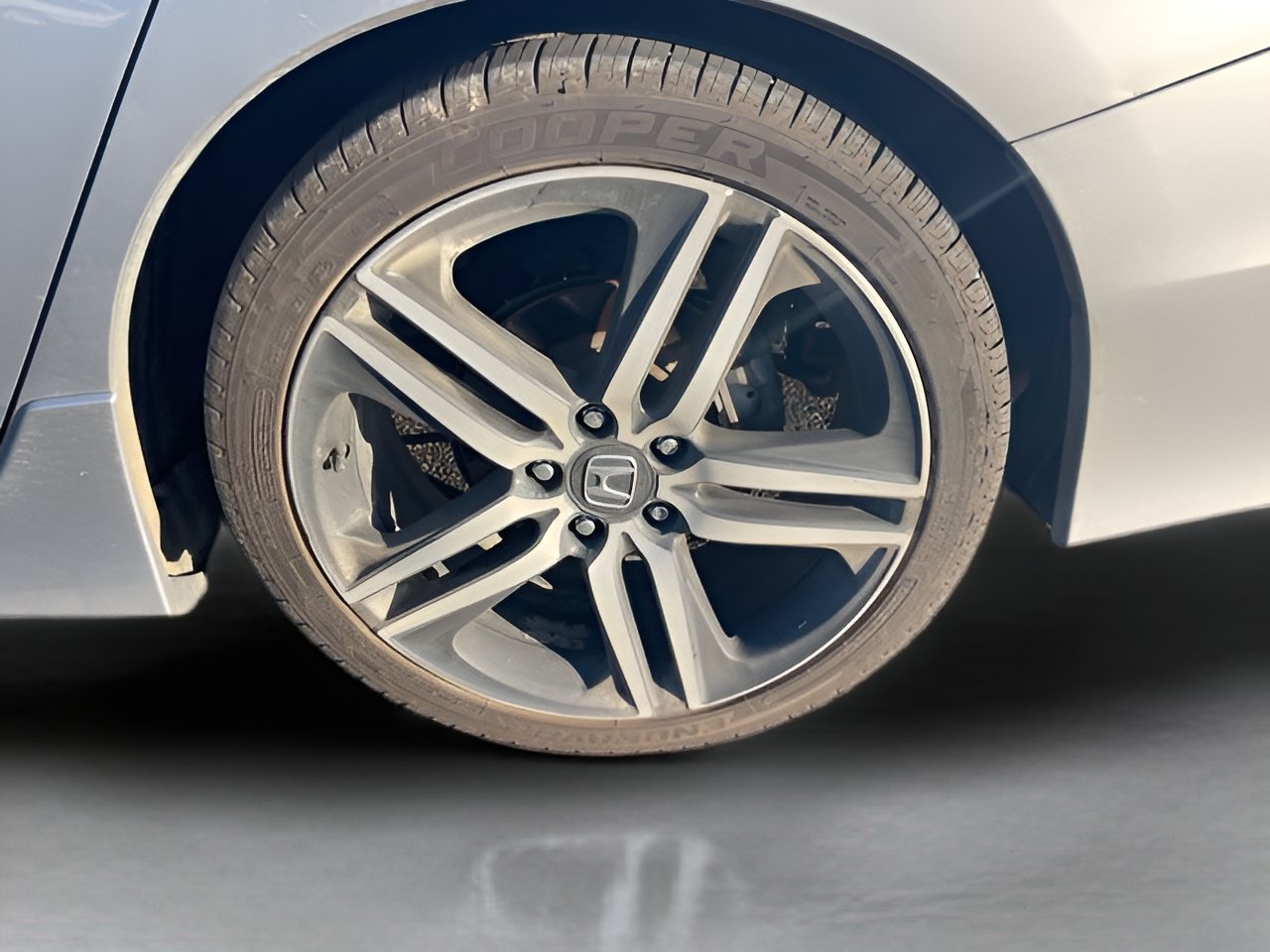Used 2017 Honda Accord Touring image 11