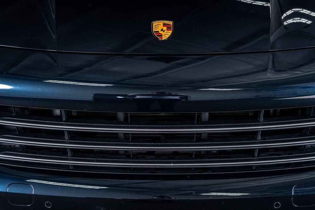 Used 2022 Porsche Cayenne Platinum Edition image 16