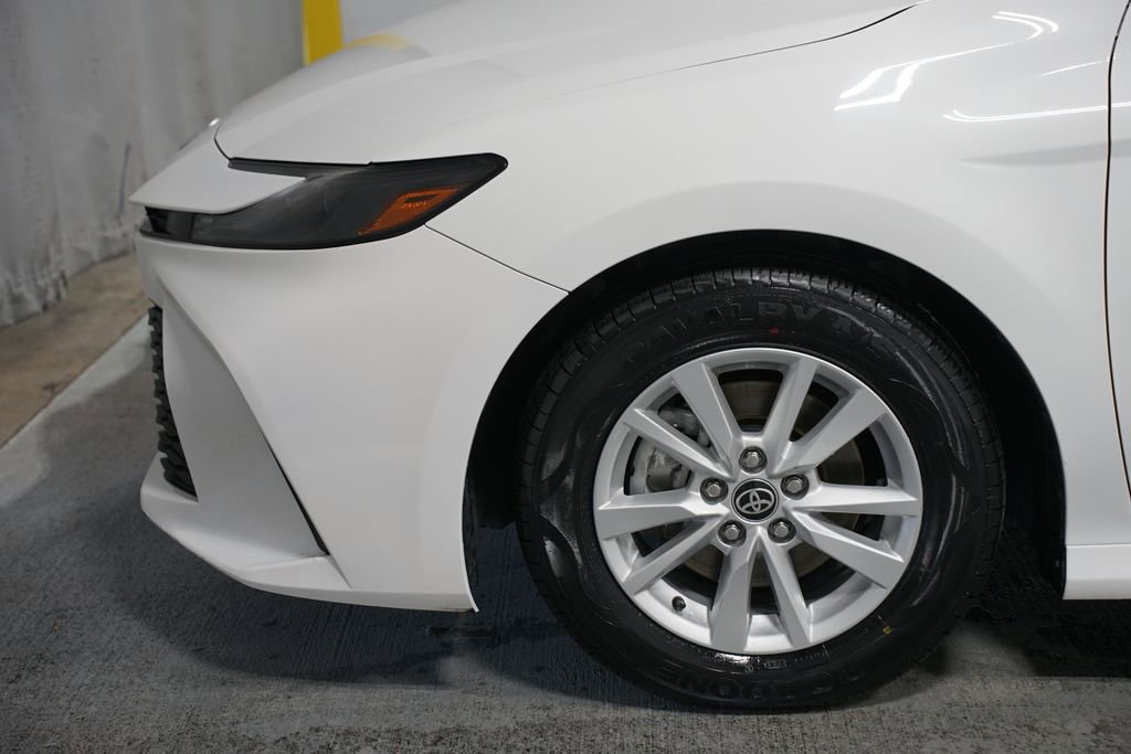 Used 2025 Toyota Camry LE image 5