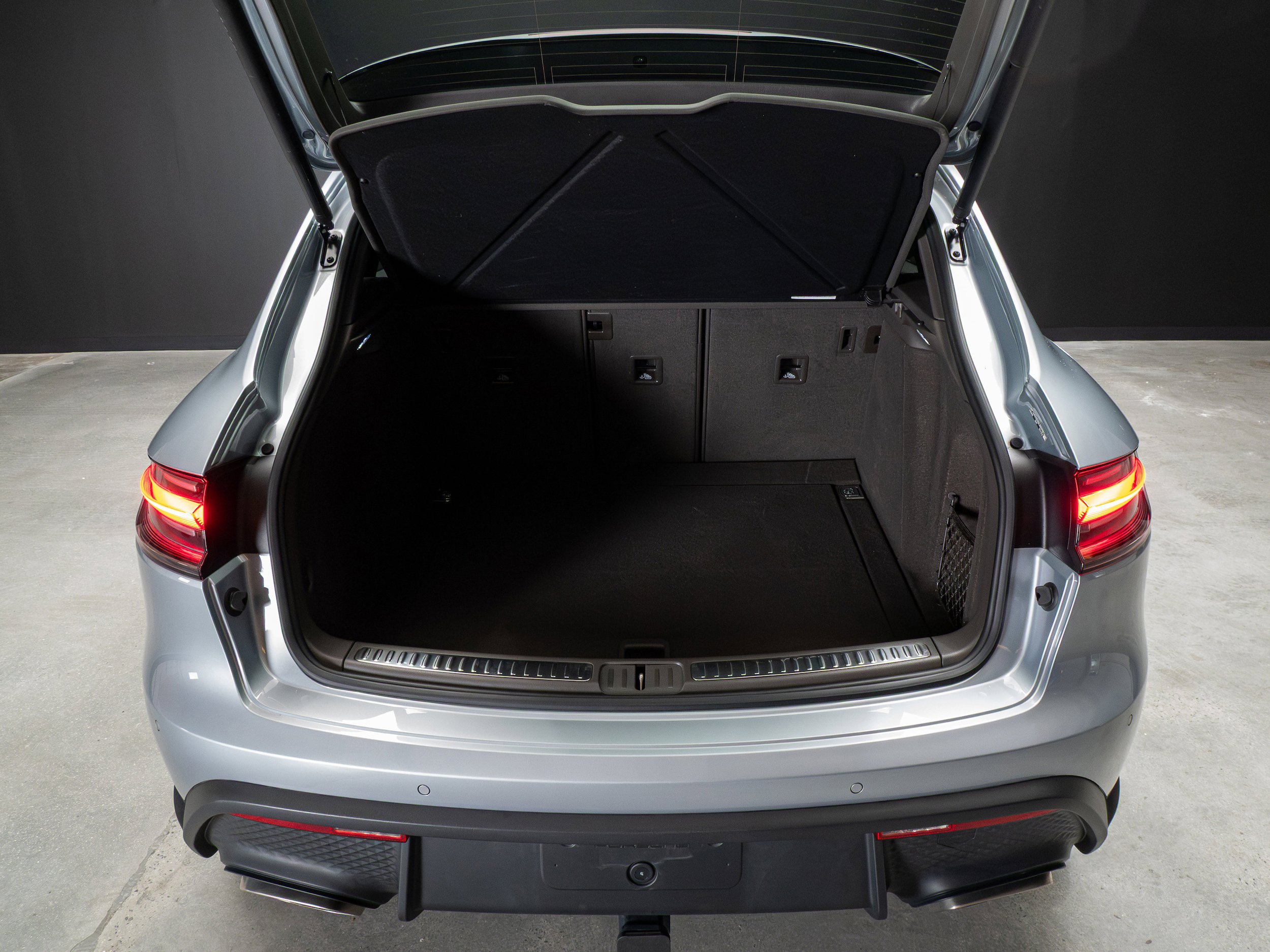 Certified 2025 Porsche Macan AWD/4WD image 33