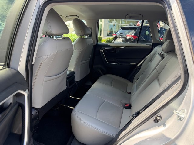 Used 2021 Toyota RAV4 LE FWD image 13