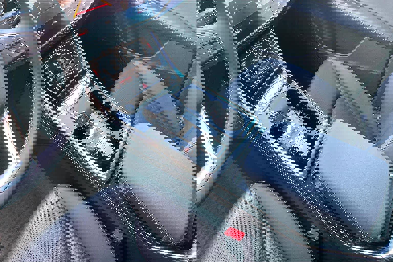 Used 2025 Audi Q8 Premium Plus image 16