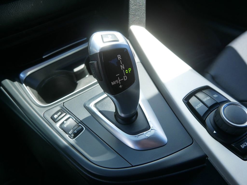 Used 2015 BMW 320i xDrive Sedan AWD/4WD image 24