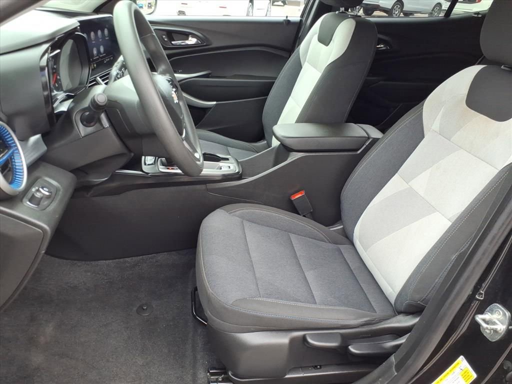 Used 2024 Chevrolet Trax LS w/ LS Convenience Package FWD image 15