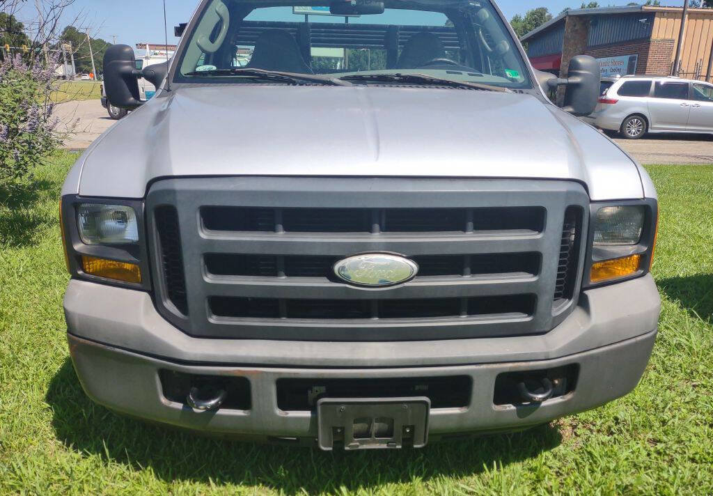 Used 2006 Ford F350 2WD Regular Cab DRW Super Duty image 2