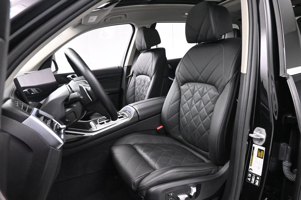 Used 2024 BMW X7 xDrive40i w/ Premium Package AWD/4WD image 12
