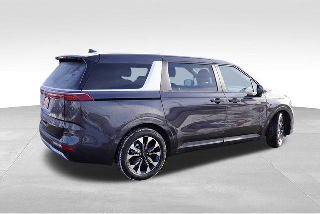 Used 2023 Kia Carnival EX image 4