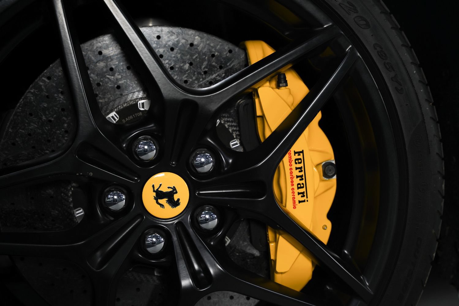 Used 2016 Ferrari California T RWD image 18