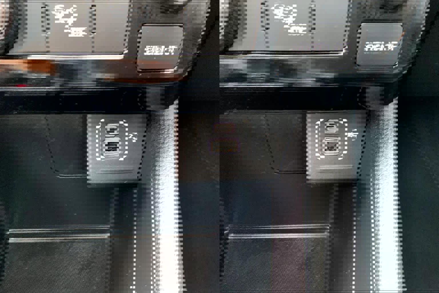 Used 2024 Jeep Compass Latitude w/ Sun and Sound Group image 32