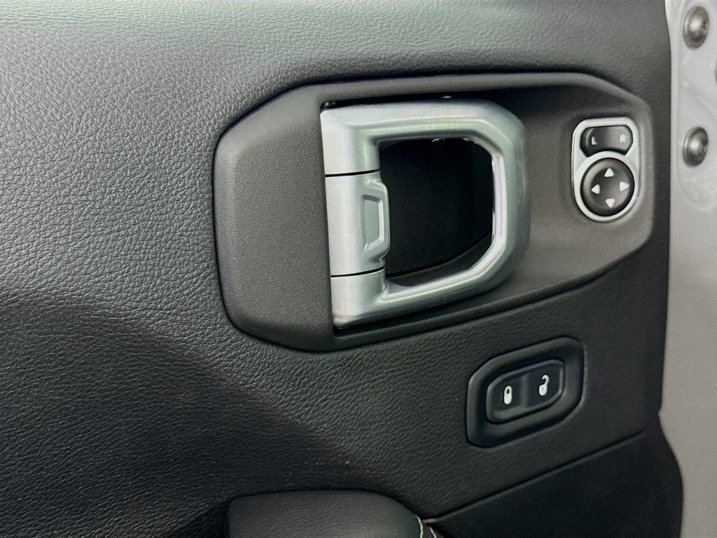 Used 2023 Jeep Wrangler Unlimited Sahara AWD/4WD image 20
