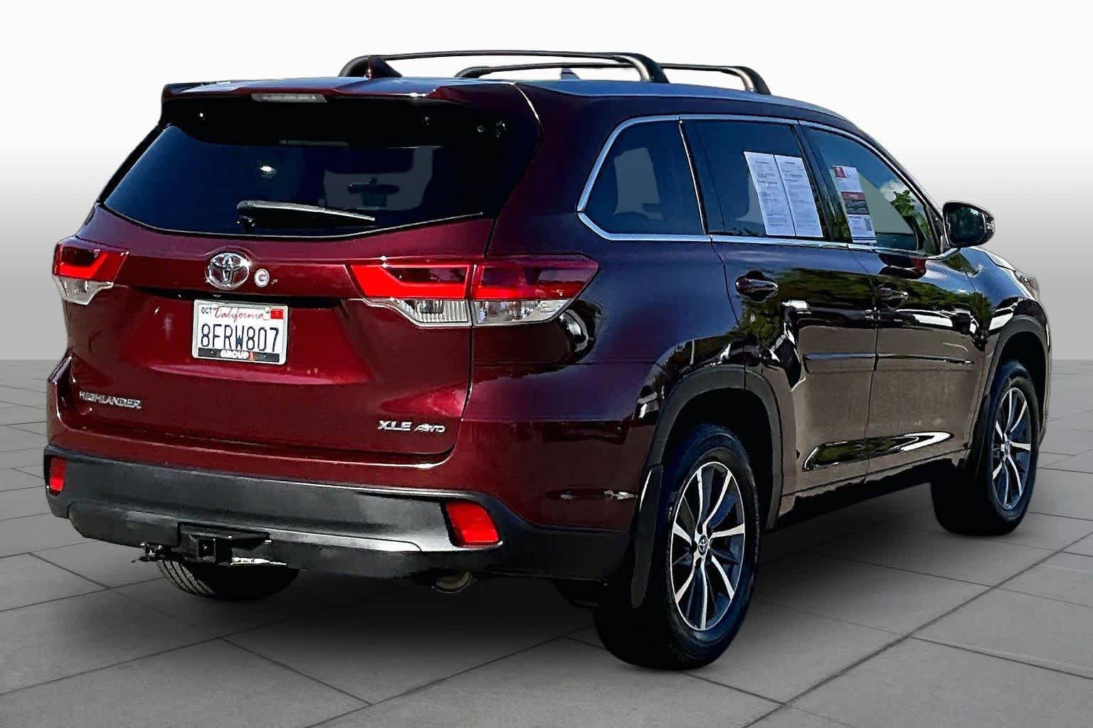 Used 2018 Toyota Highlander XLE image 12