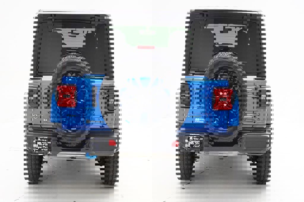 Used 2023 Jeep Wrangler Unlimited Sahara w/ Cold Weather Group AWD/4WD image 7