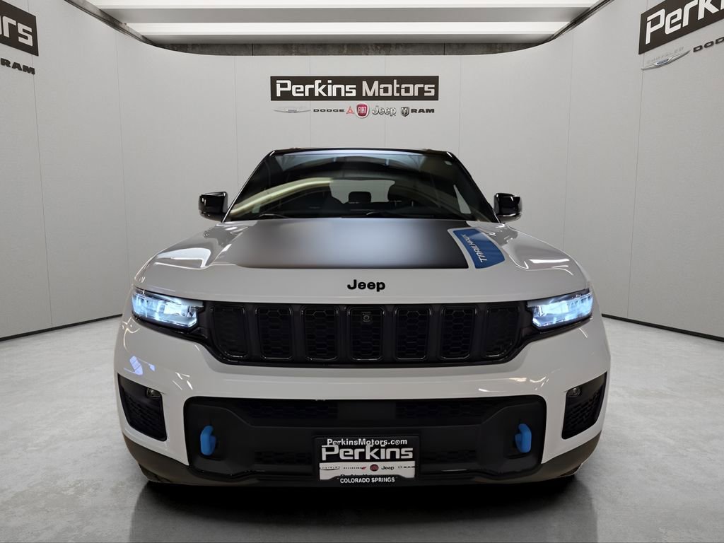 Used 2025 Jeep Grand Cherokee Trailhawk image 2