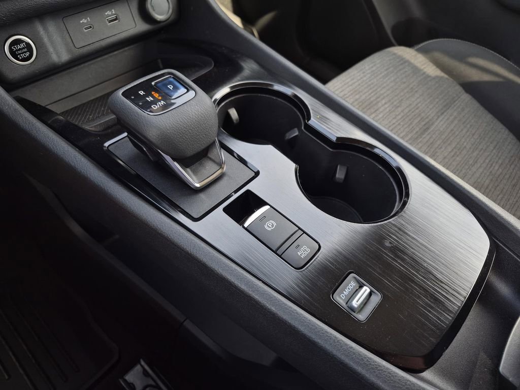 Used 2022 Nissan Rogue SV image 26