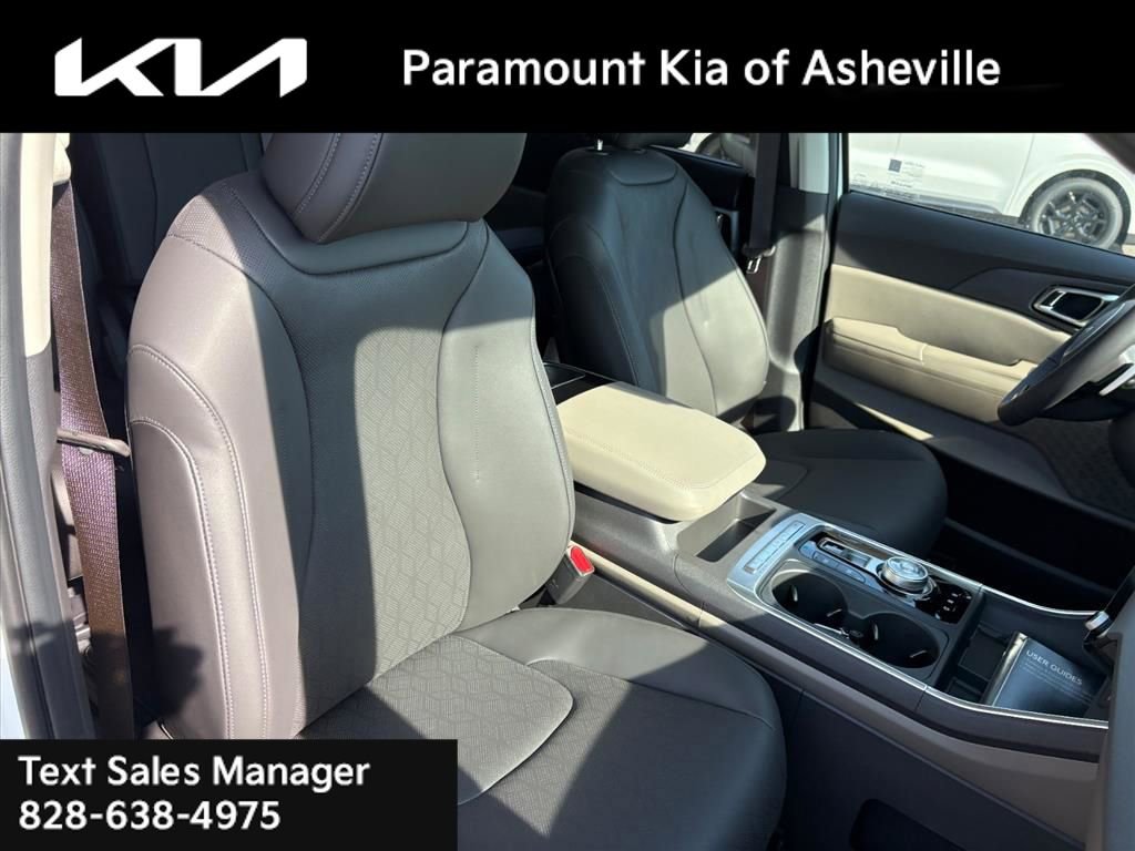 New 2026 Kia Carnival EX image 21