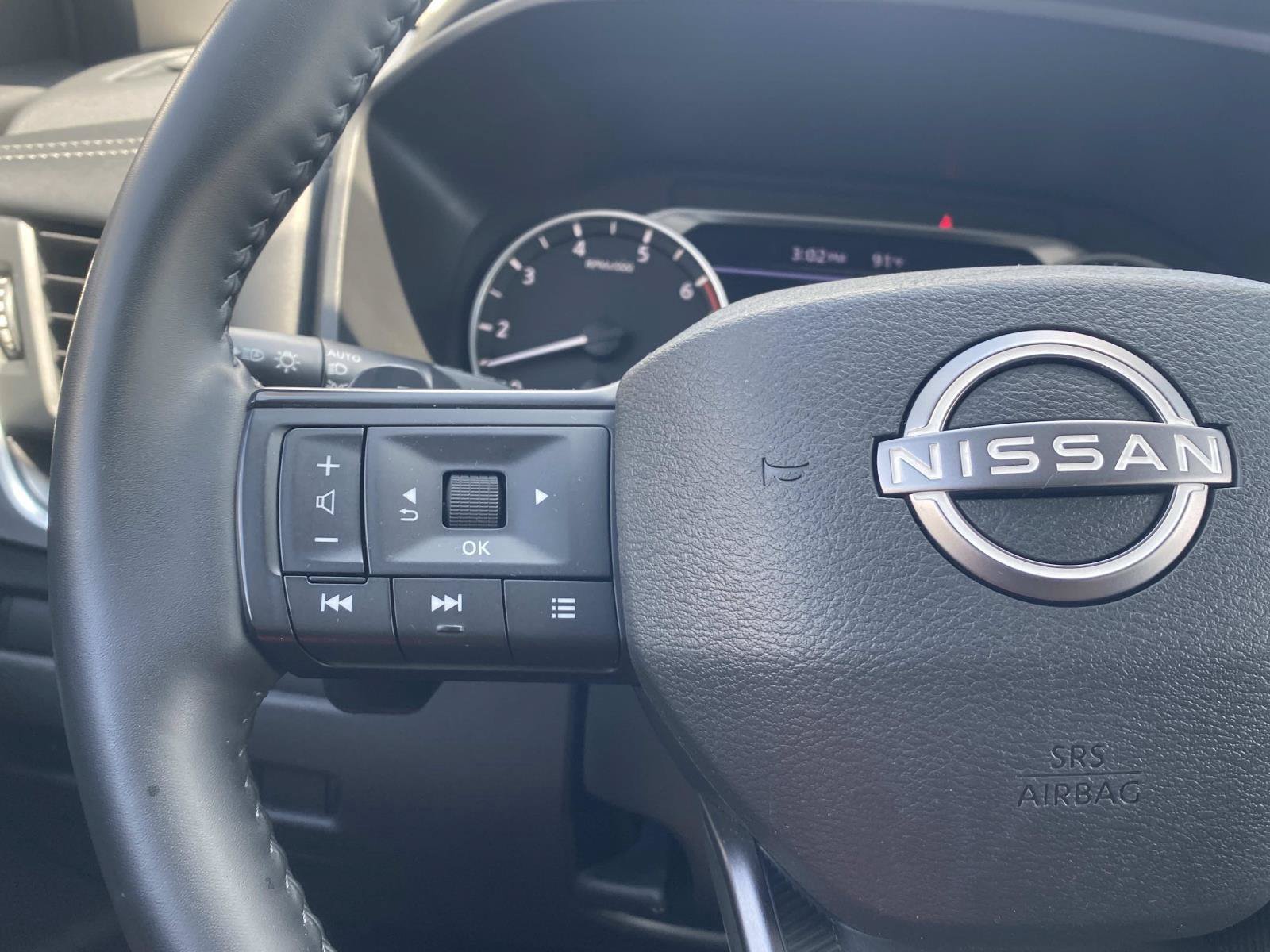 Used 2025 Nissan Rogue SV FWD image 32