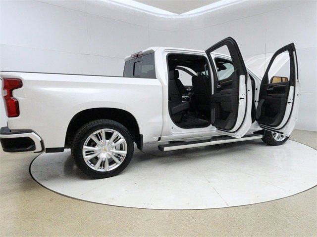 Used 2022 Chevrolet Silverado 1500 High Country w/ Technology Package image 12