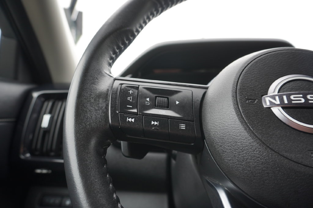 Used 2025 Nissan Pathfinder SV AWD/4WD image 21