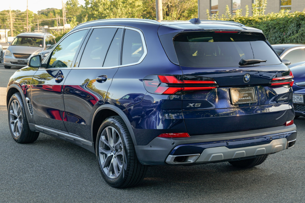 Used 2024 BMW X5 xDrive40i w/ Premium Package AWD/4WD image 5