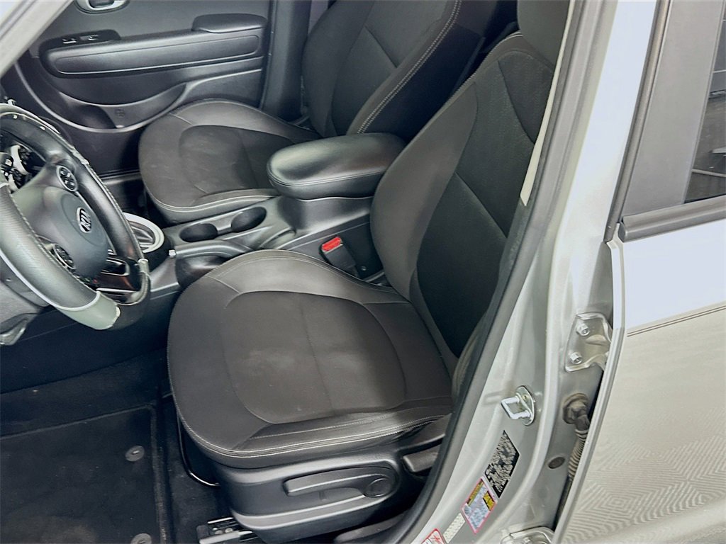 Used 2018 Kia Soul Base image 17