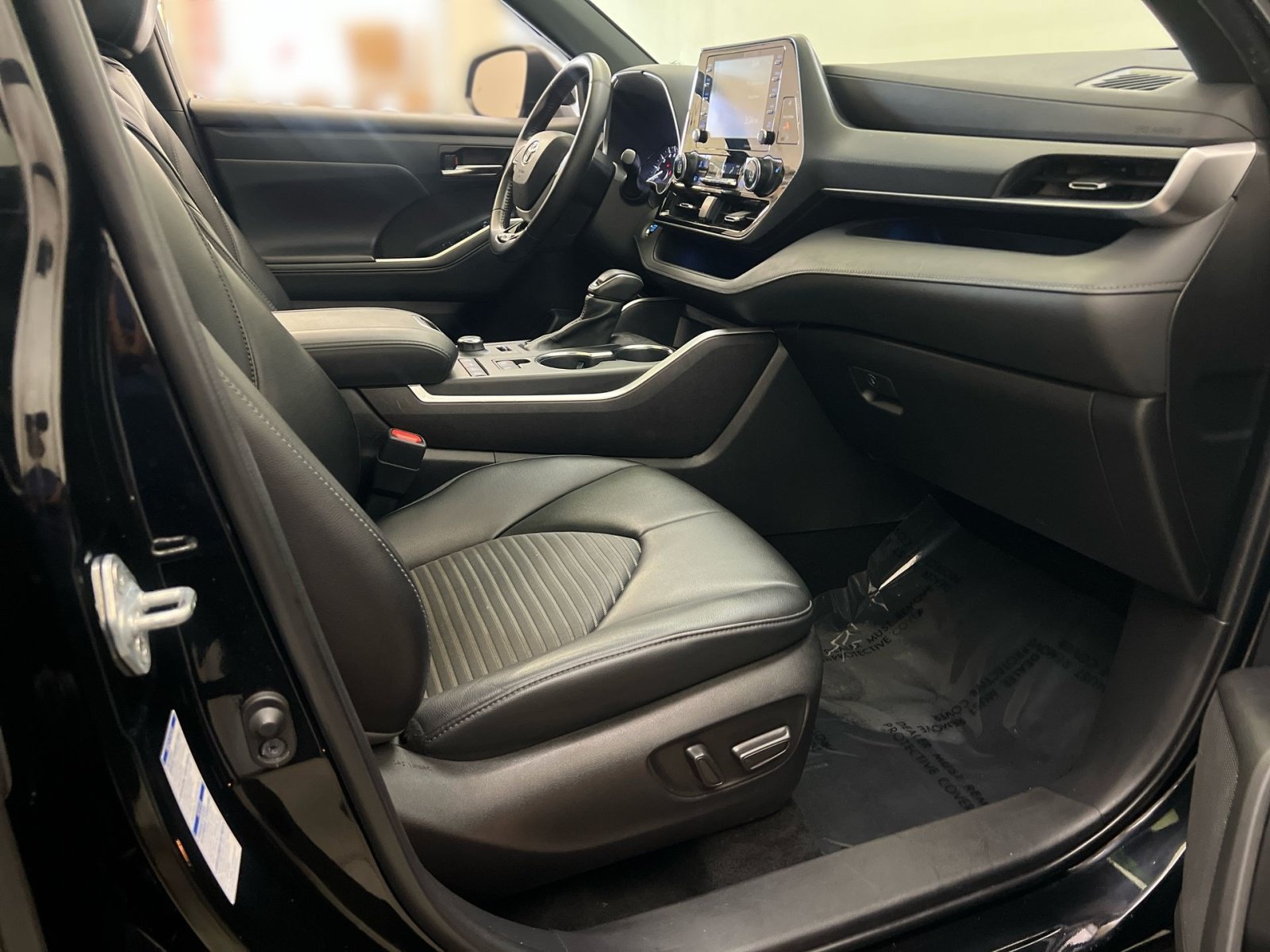Used 2022 Toyota Highlander XSE AWD/4WD image 27