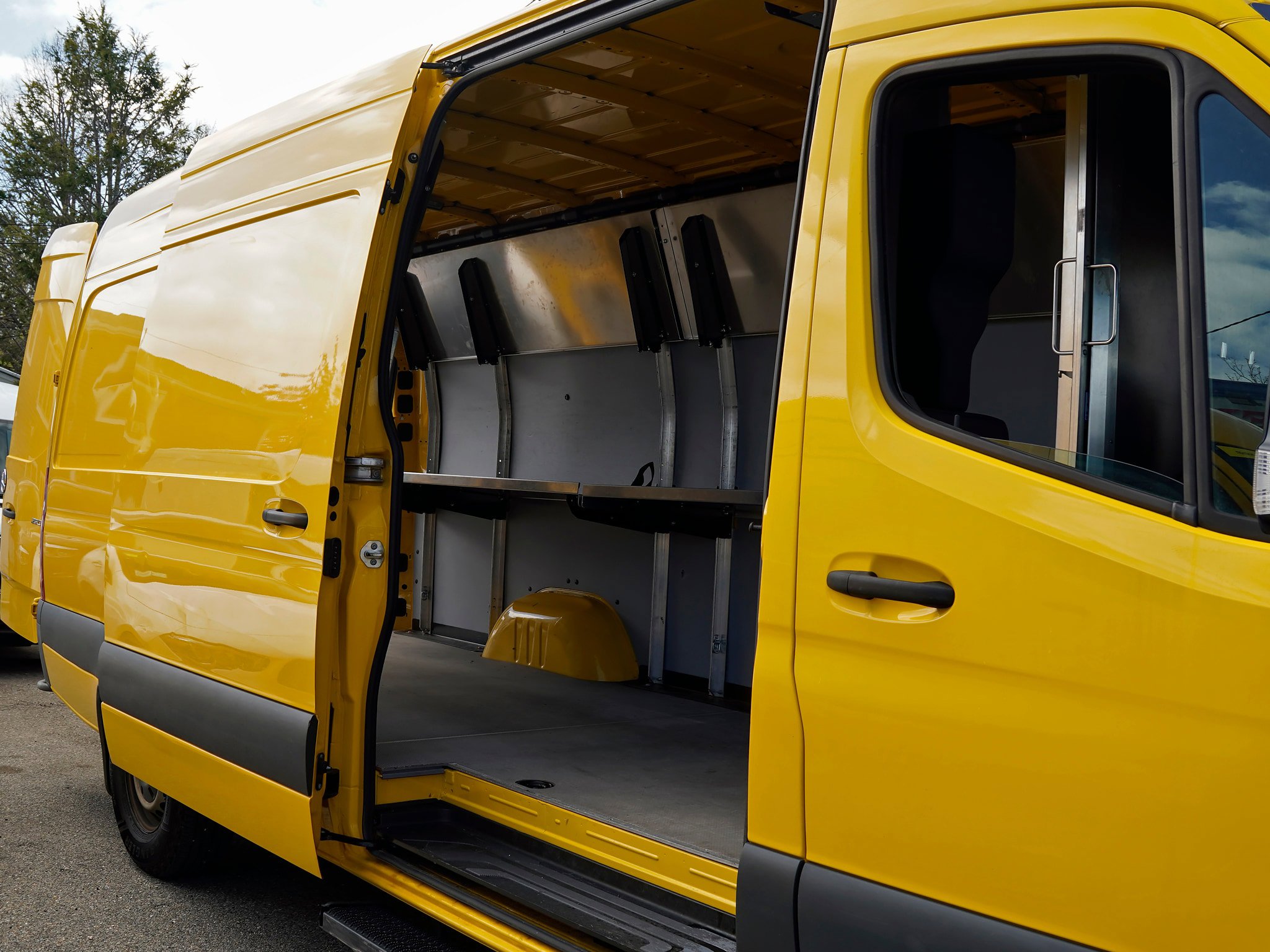 Used 2021 Mercedes-Benz Sprinter 2500 image 10
