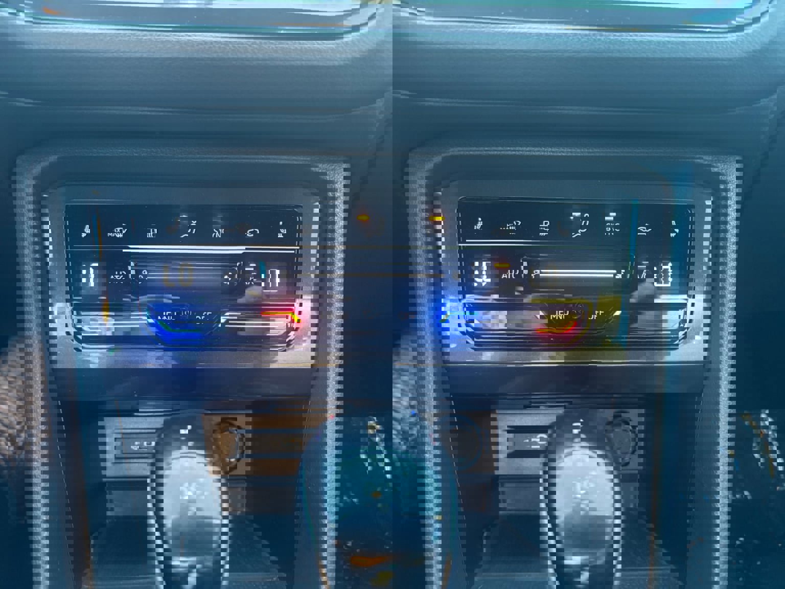 Used 2024 Volkswagen Tiguan SE R-Line image 25