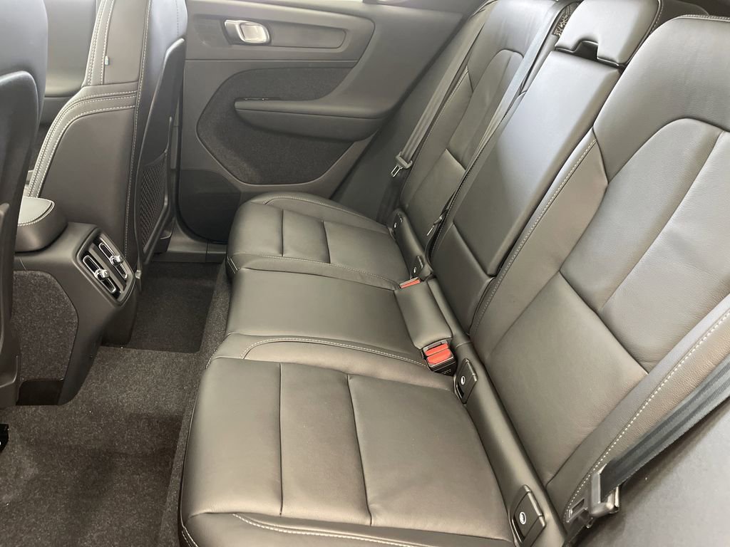Used 2024 Volvo XC40 B5 Ultimate image 6