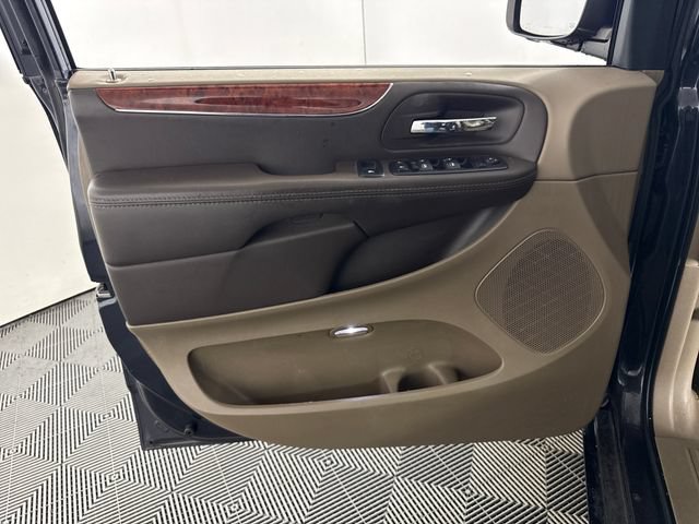 Used 2014 Chrysler Town & Country Touring FWD image 24