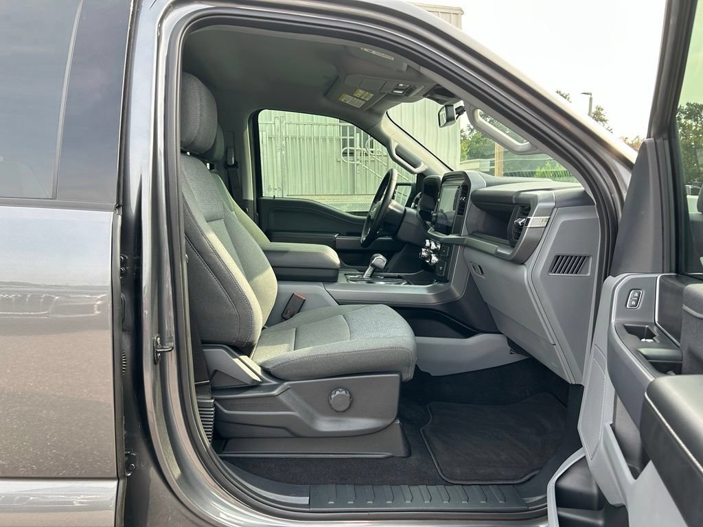 Used 2025 Ford F150 Lightning XLT AWD/4WD image 39