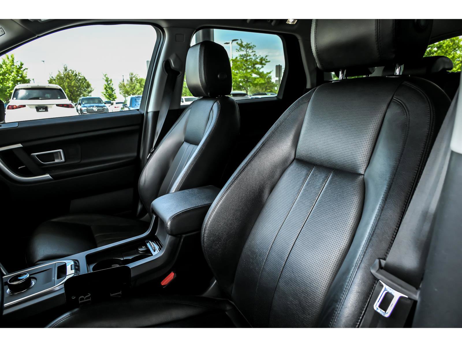Used 2019 Land Rover Discovery Sport SE AWD/4WD image 12