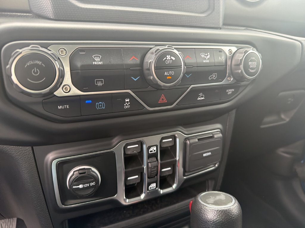 Used 2023 Jeep Wrangler Unlimited w/ Convenience Group AWD/4WD image 22