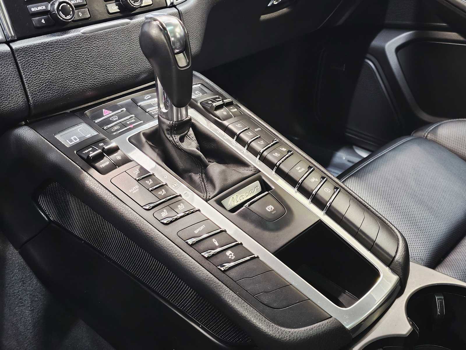 Used 2016 Porsche Macan Turbo w/ Premium Package Plus image 17