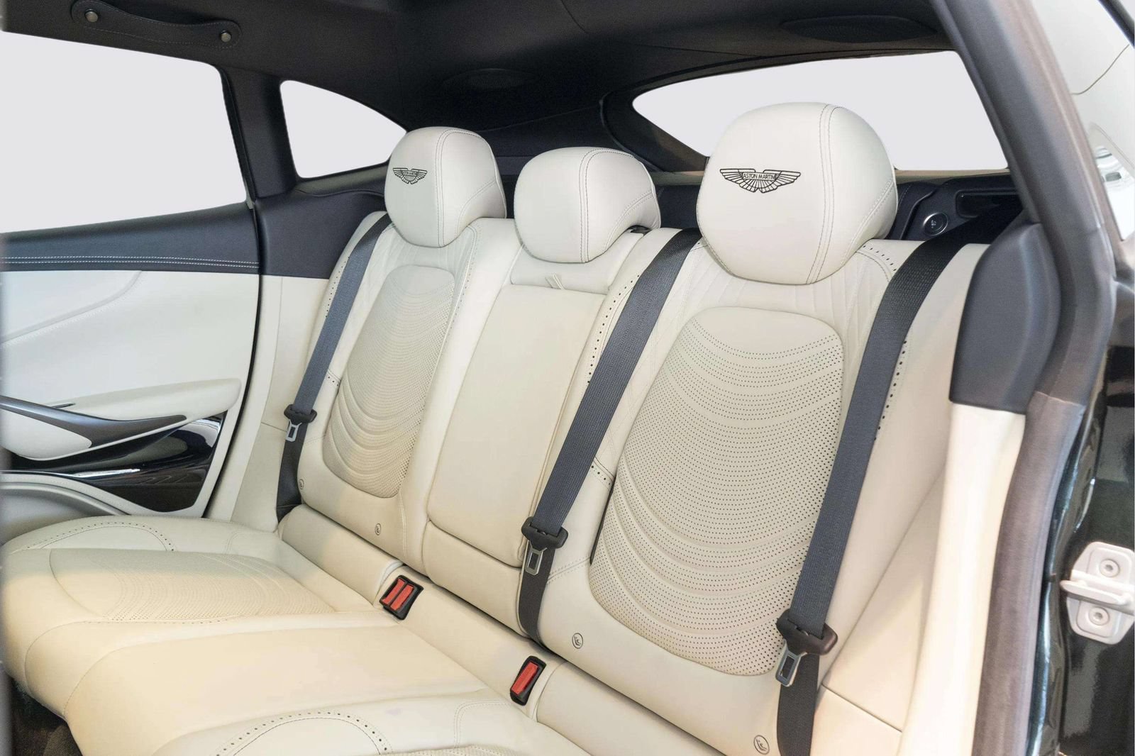 Used 2024 Aston Martin DBX AWD/4WD image 50