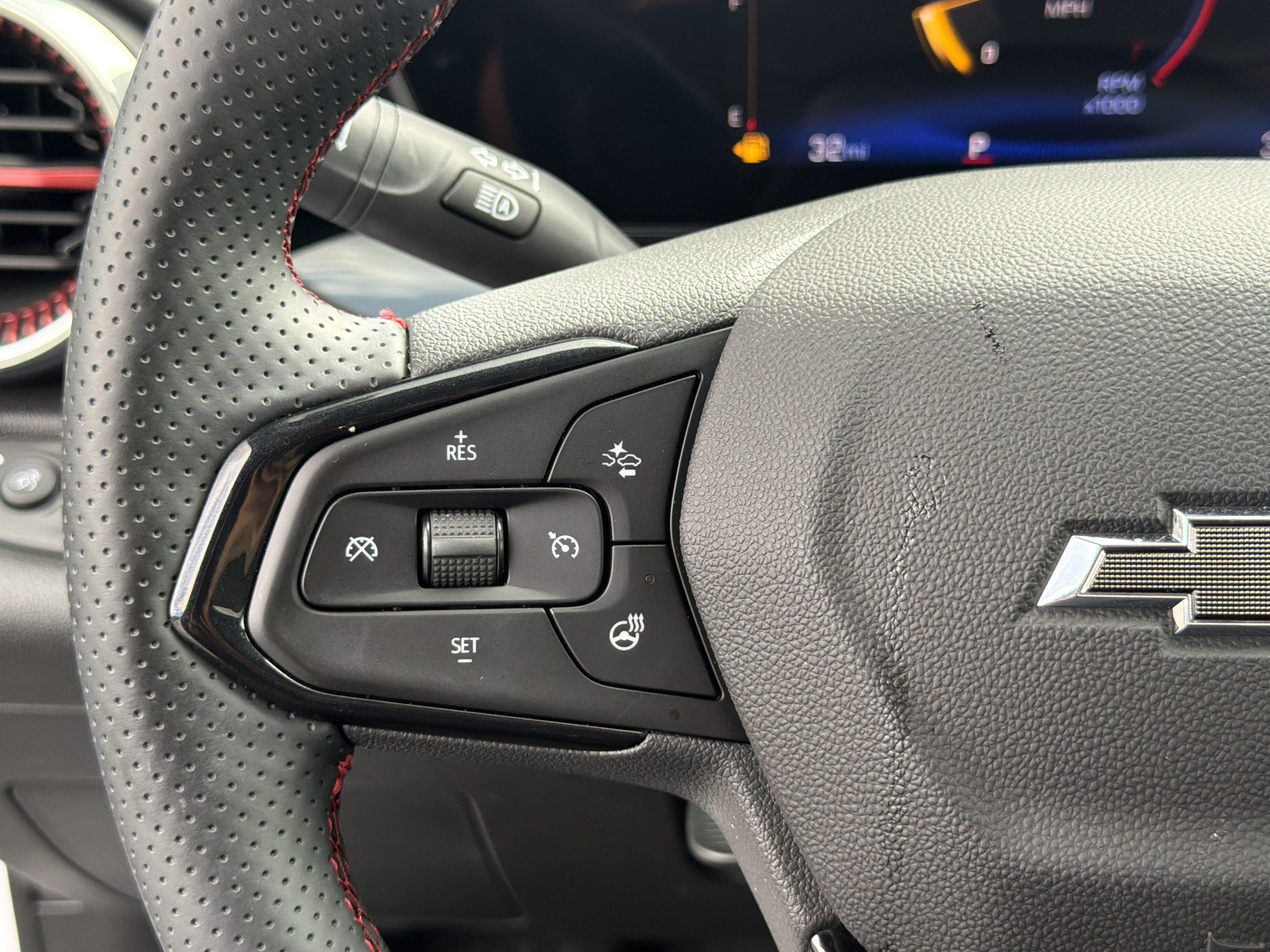 Used 2025 Chevrolet Trax RS w/ Driver Confidence Package FWD image 29
