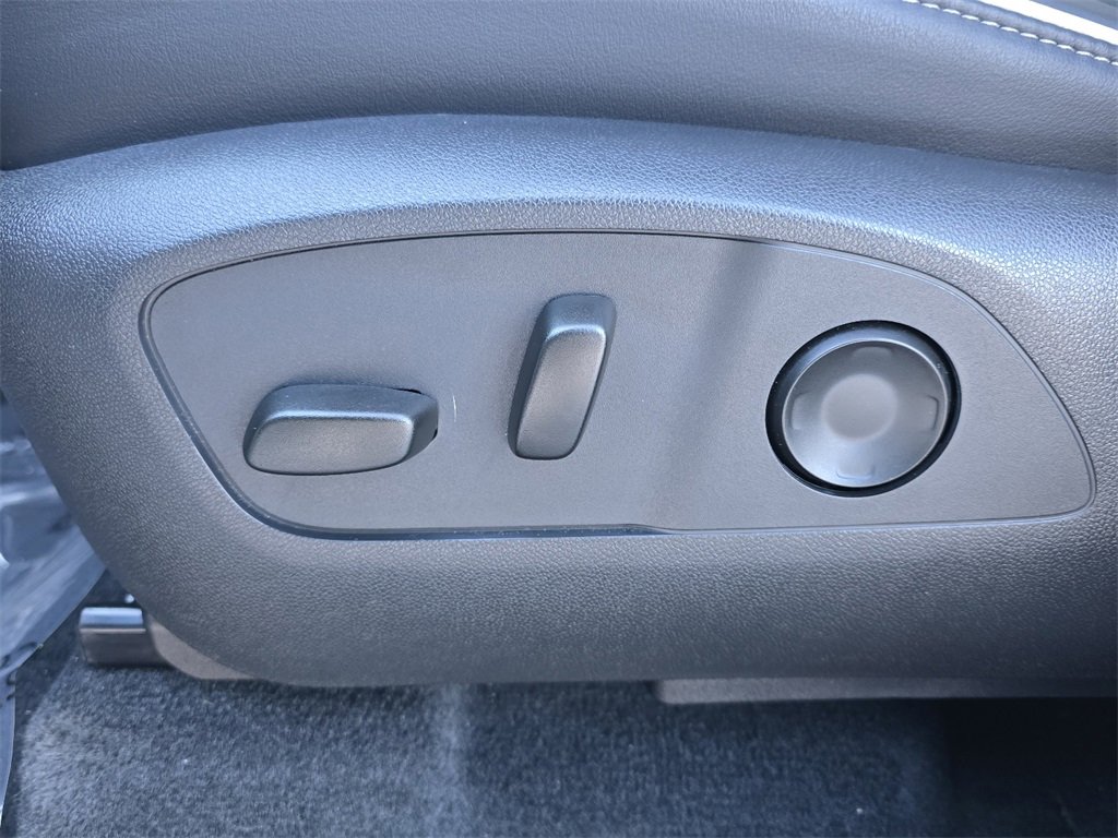 Certified 2025 Buick Enclave Preferred image 15