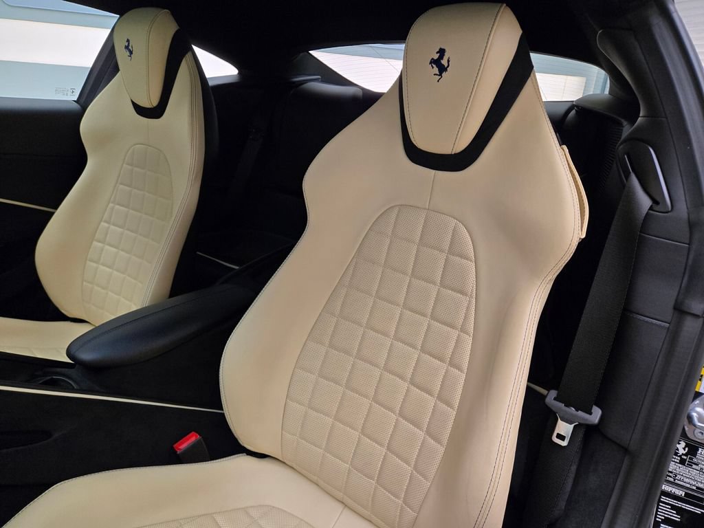 Used 2021 Ferrari Roma RWD image 32
