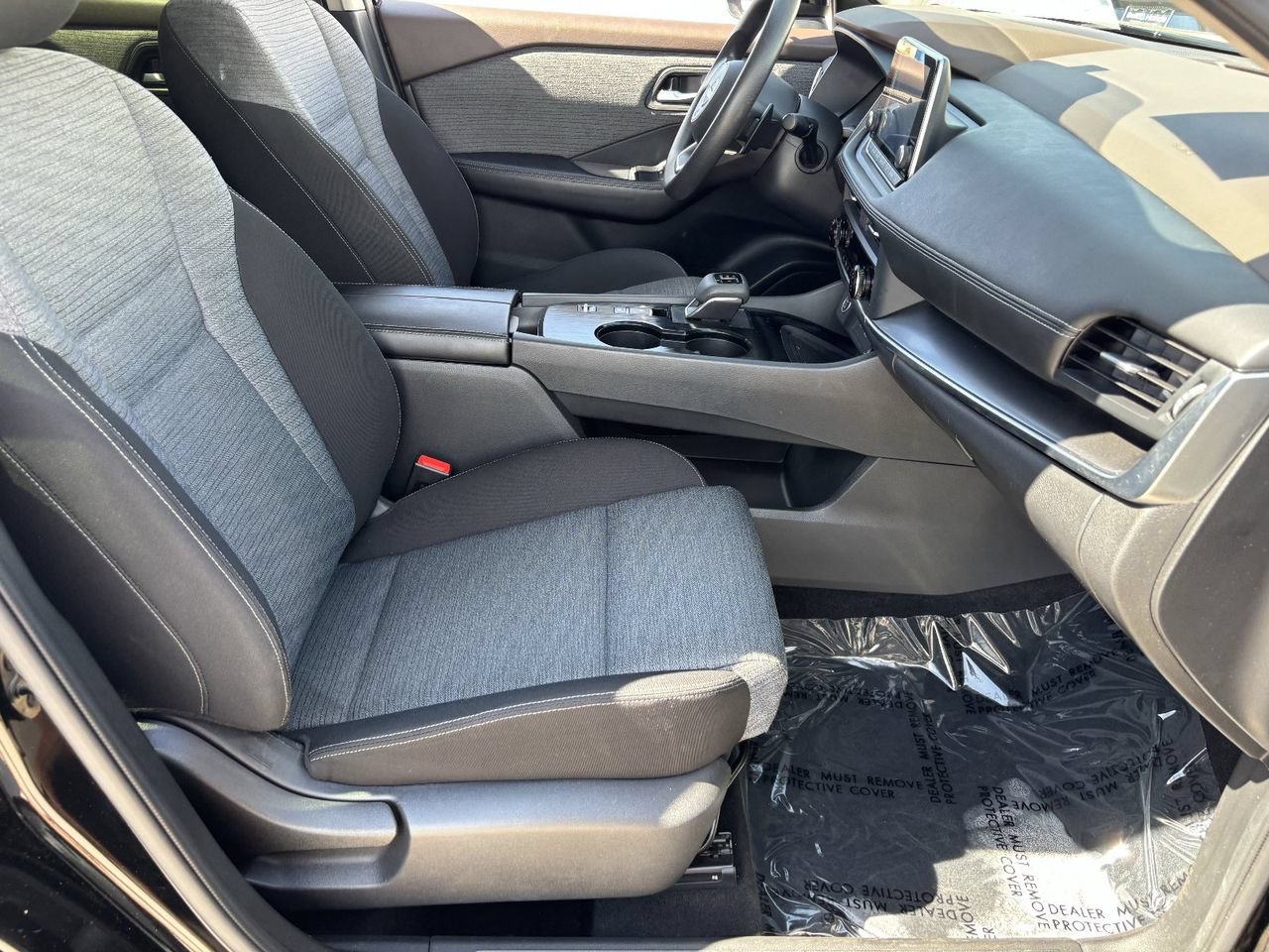 Used 2023 Nissan Rogue SV FWD image 9